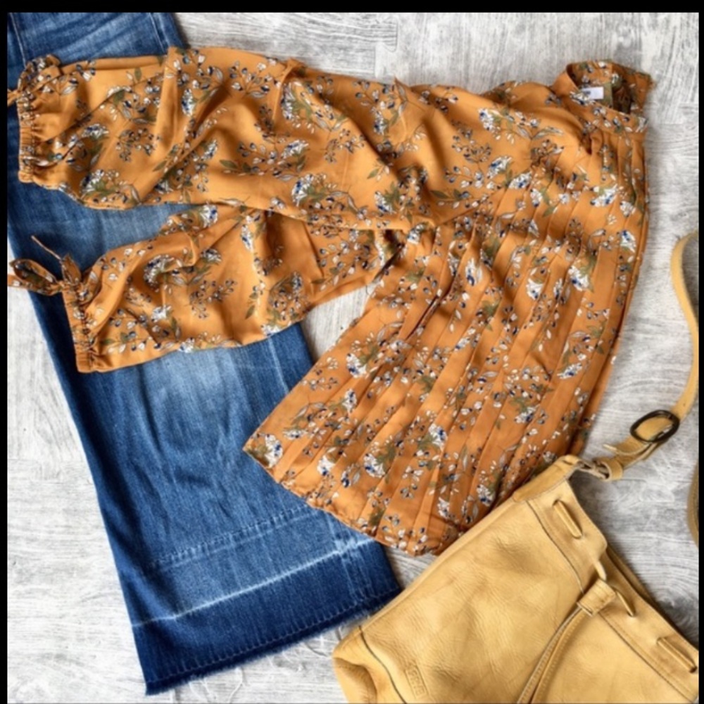 Kensie Floral Pleated L/S Top